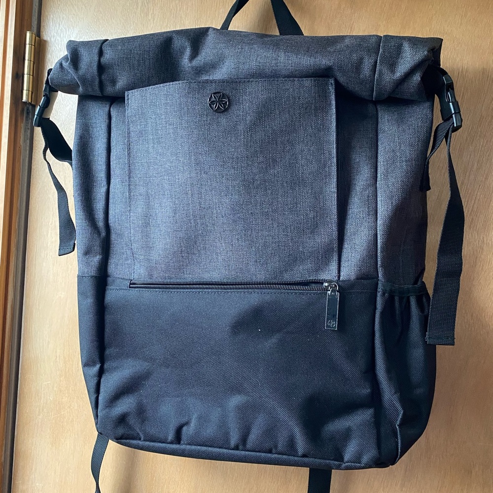 Gaiam ON THE MOVE YOGA BACKPACK *sold out everywhere* LIKE NEW